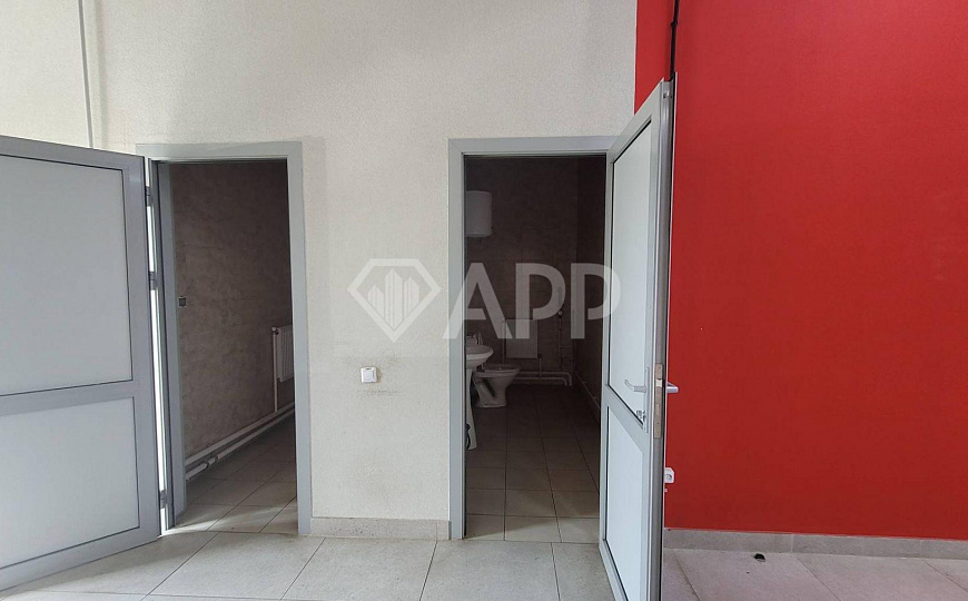 Сдам помещение свободного назначения в бизнес центре, 135,9 м² фото