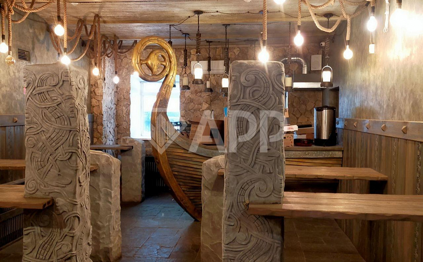 В центре под кафе, ресторан, бар, клуб фото