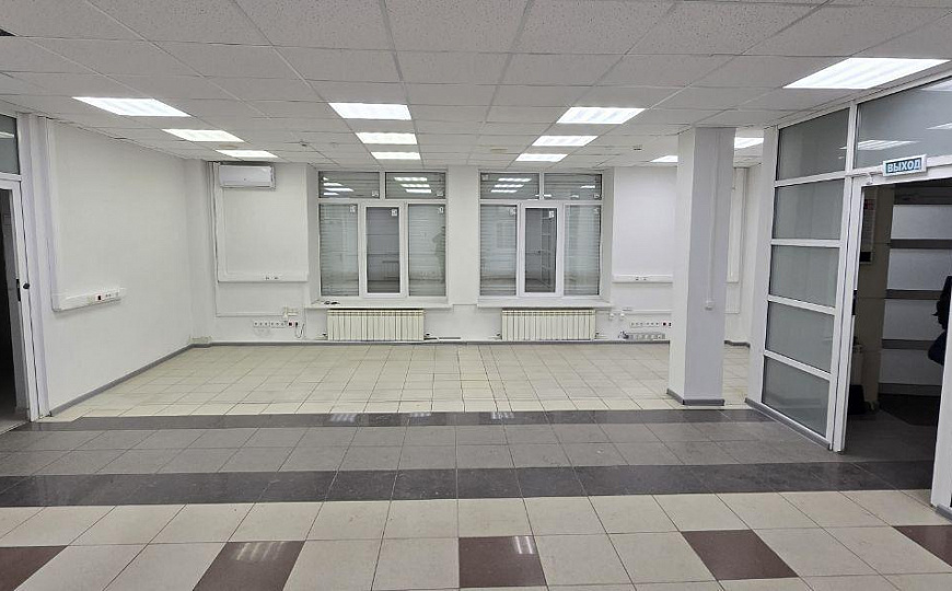 Сдам офисное помещение в оживленном районе фото