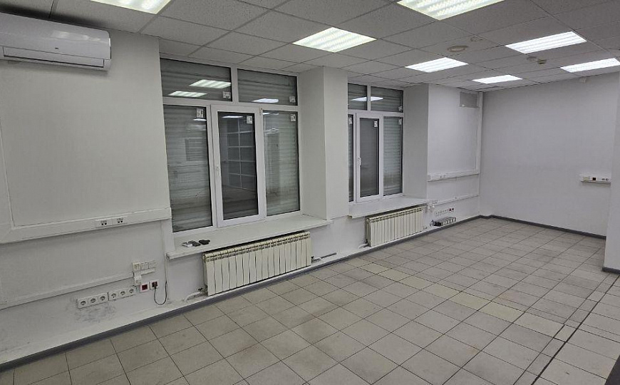 Сдам офисное помещение в оживленном районе фото