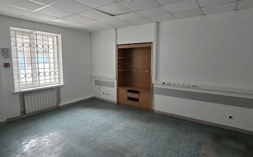 Сдам офисное помещение в оживленном районе фото