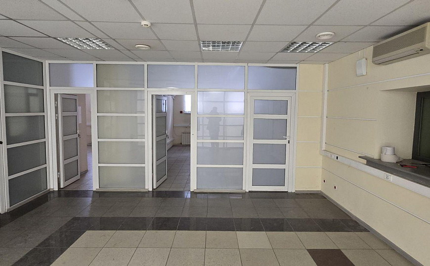 Сдам офисное помещение в оживленном районе фото