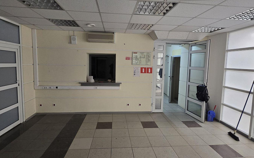 Сдам офисное помещение в оживленном районе фото