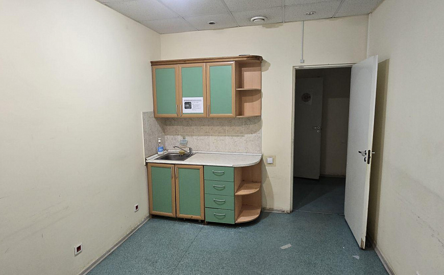 Сдам офисное помещение в оживленном районе фото