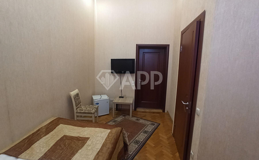 Сдаю отдельно стоящее здание клинику, детский сад, школу офисы  470 кв.м фото