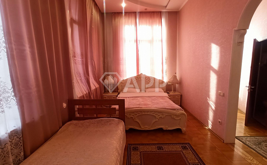 Сдаю отдельно стоящее здание клинику, детский сад, школу офисы  470 кв.м фото