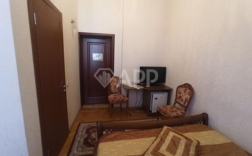 Сдаю отдельно стоящее здание клинику, детский сад, школу офисы  470 кв.м фото