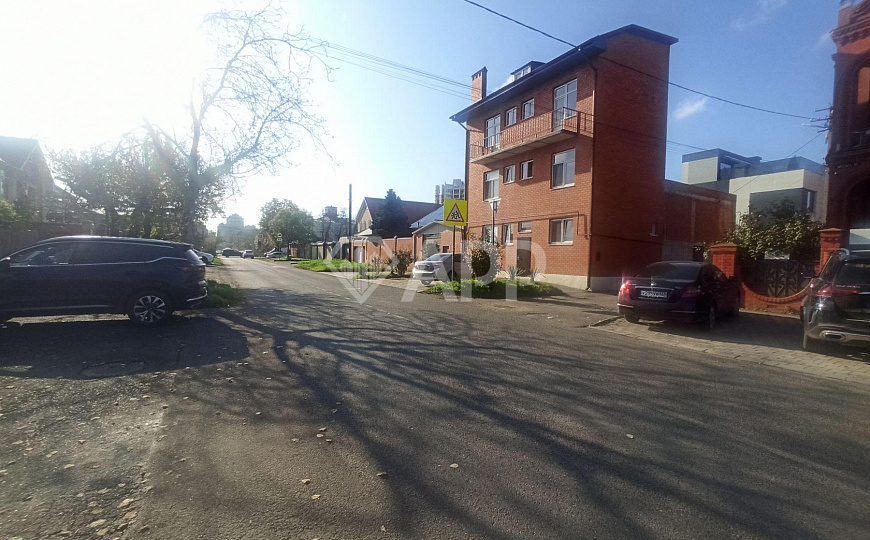 Сдаю отдельно стоящее здание клинику, детский сад, школу офисы  470 кв.м фото