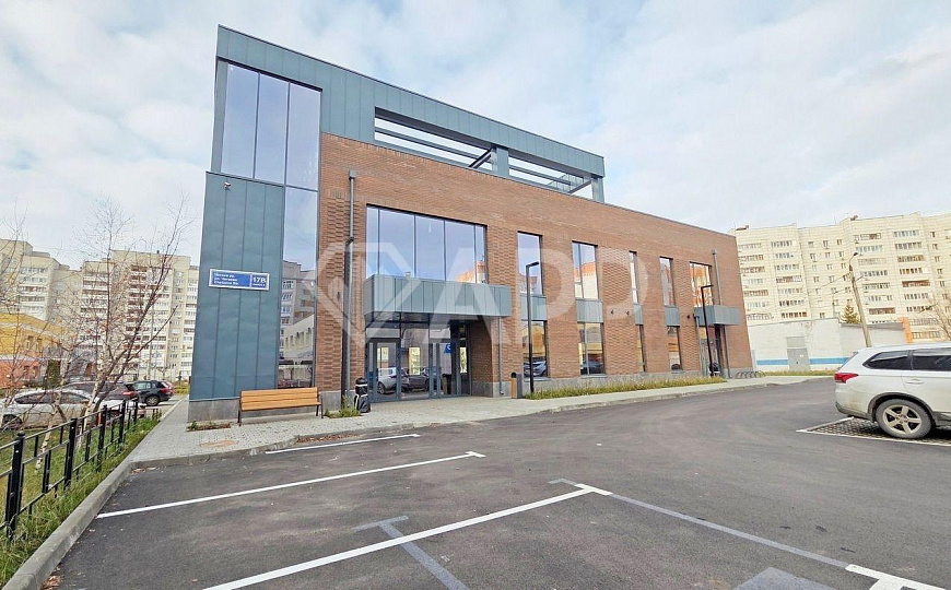 Помещение 550м² с парковкой фото