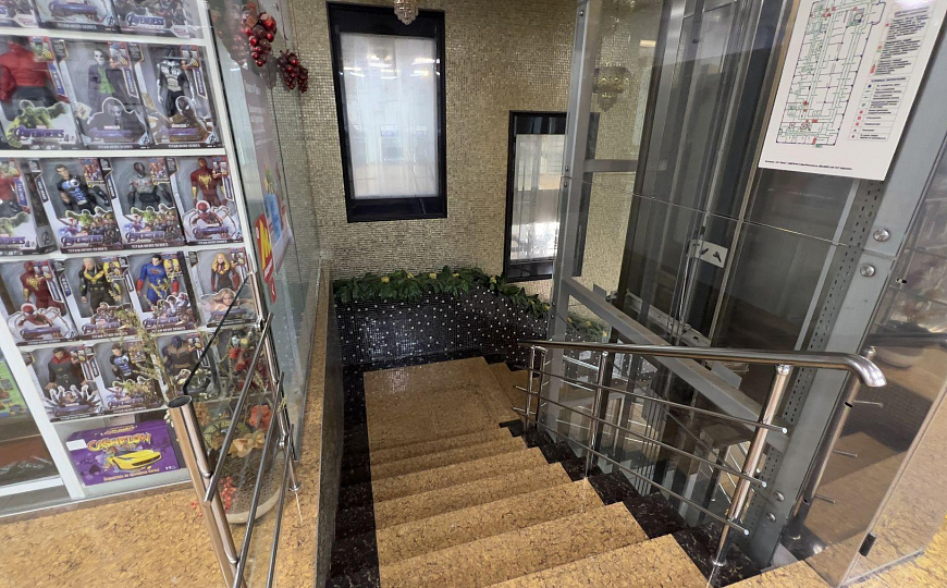 Сдам 65 м² с мокрой точкой | ТЦ в жилом массиве фото