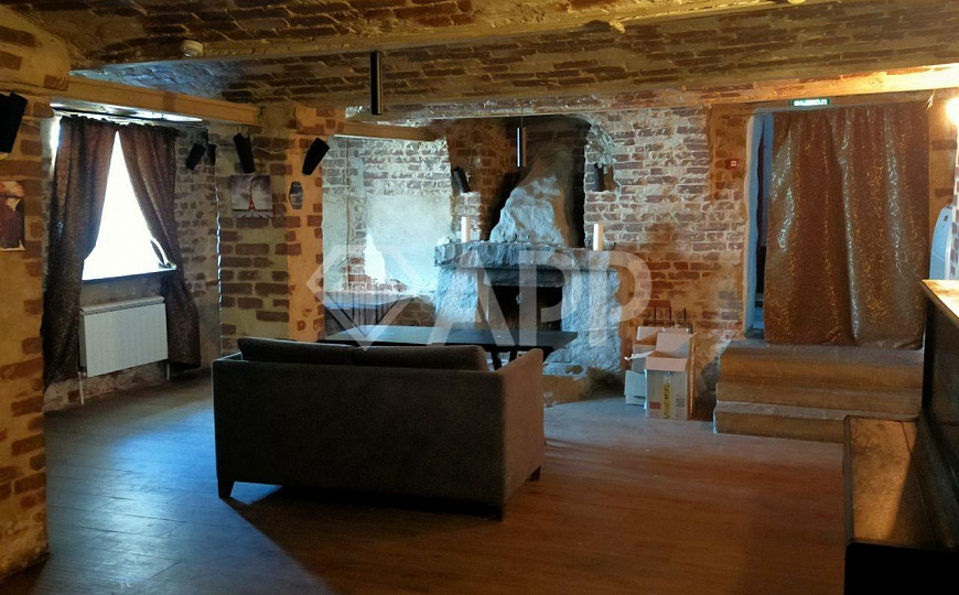 Продаются здания в центре фото