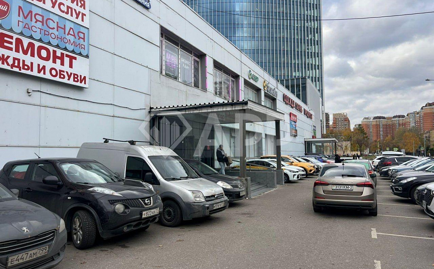 Сдам торговое помещение, 300 м² фото