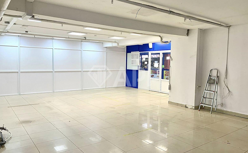 Сдам торговое помещение, 300 м² фото