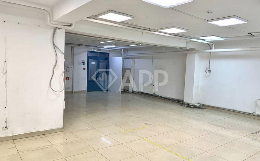 Сдам торговое помещение, 300 м² фото