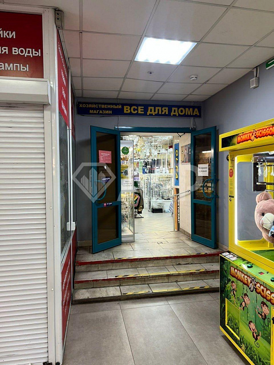 Сдам торговое помещение, 300 м² фото