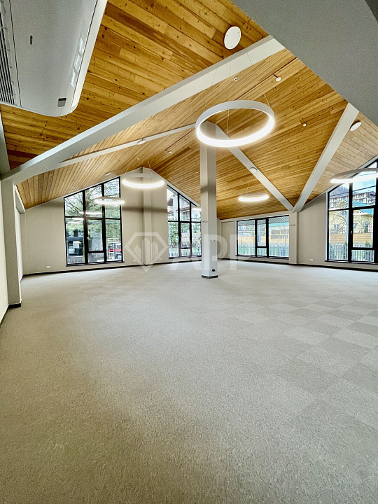 Сдам на Красной поляне здание 713 м² фото