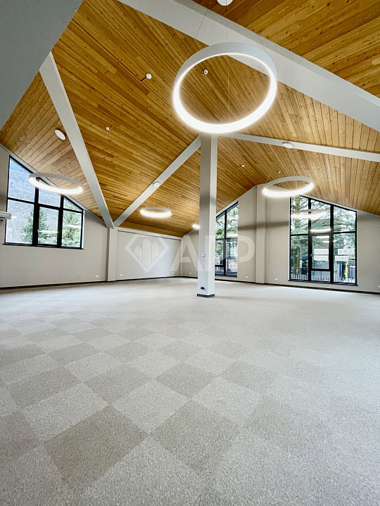 Сдам на Красной поляне здание 713 м² фото