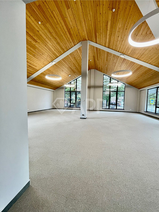 Сдам на Красной поляне здание 713 м² фото