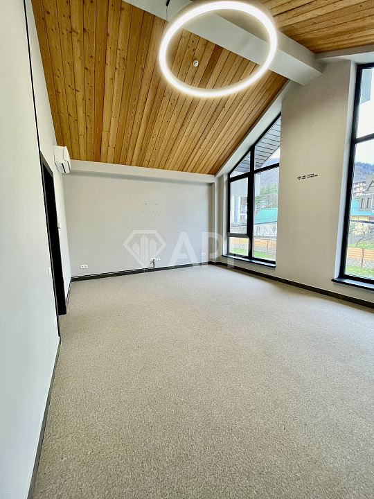 Сдам на Красной поляне здание 713 м² фото