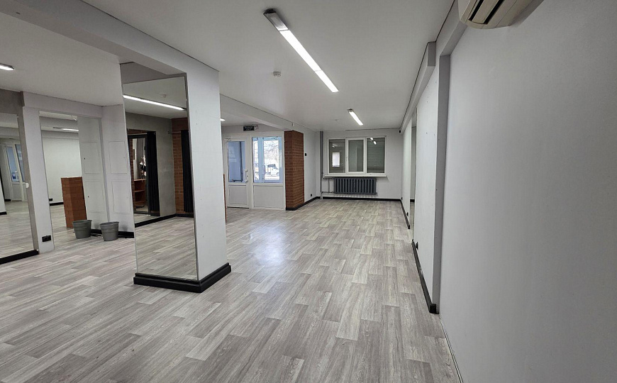 Сдам торговое помещение, 67,6 м² фото