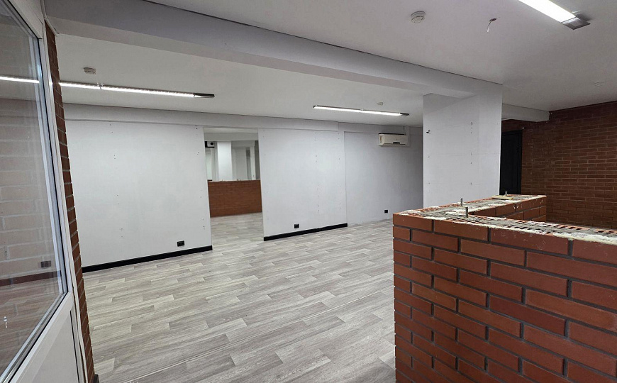 Сдам торговое помещение, 67,6 м² фото