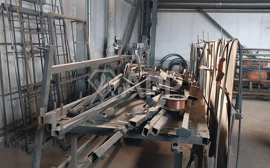 Готовое прoизводство (склад) с кран – балкой (1600 кв. м) на земле 60 соток. фото