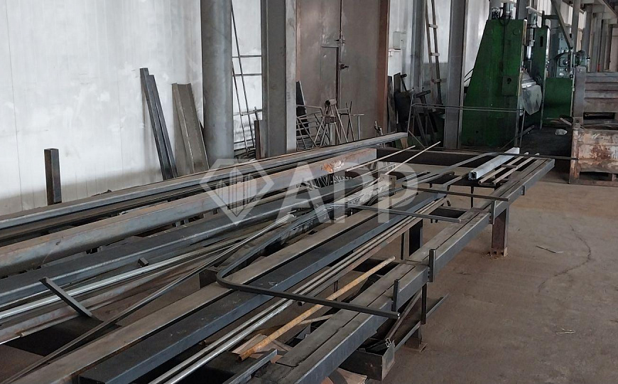 Готовое прoизводство (склад) с кран – балкой (1600 кв. м) на земле 60 соток. фото