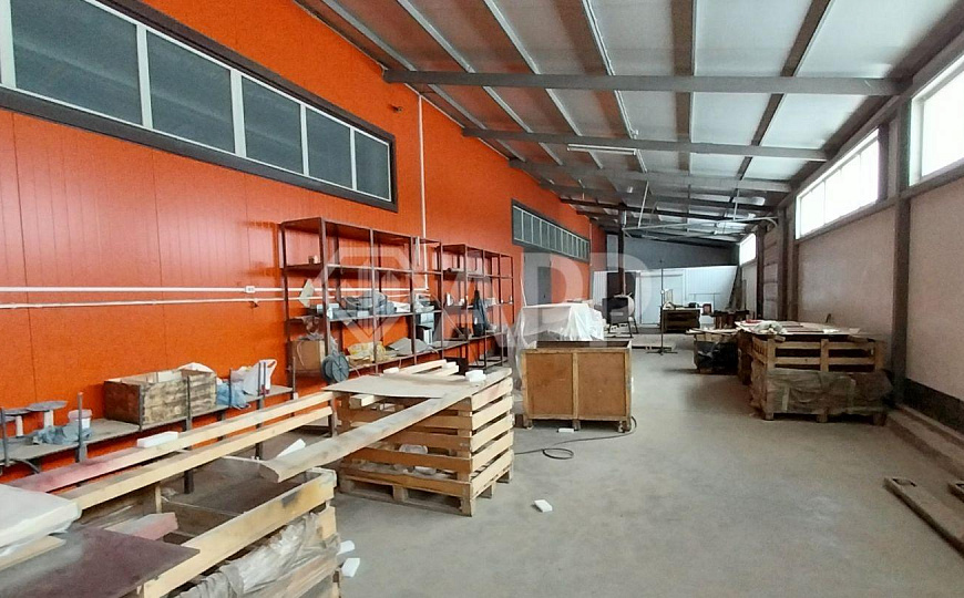 Готовое прoизводство (склад) с кран – балкой (1600 кв. м) на земле 60 соток. фото