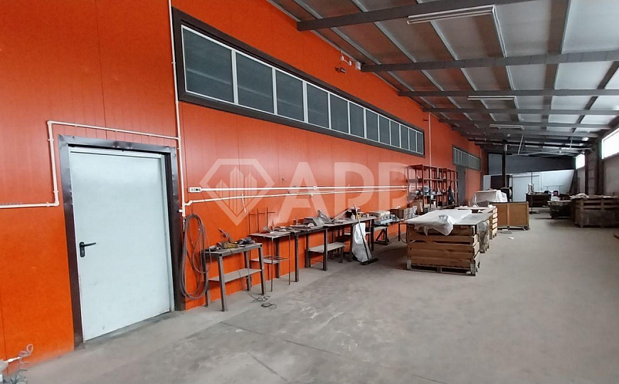 Готовое прoизводство (склад) с кран – балкой (1600 кв. м) на земле 60 соток. фото