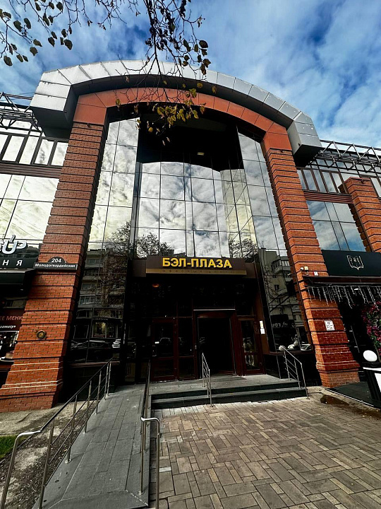Помещение 550 м² под ресторан в БЦ «БэлПлаза» фото
