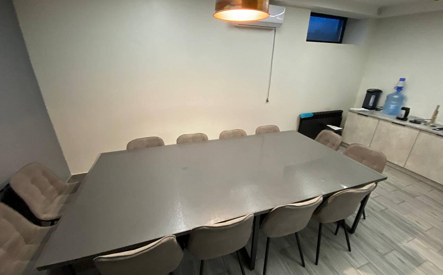 Офис в центре города на 2 линии с парковкой и охраняемой территорией фото