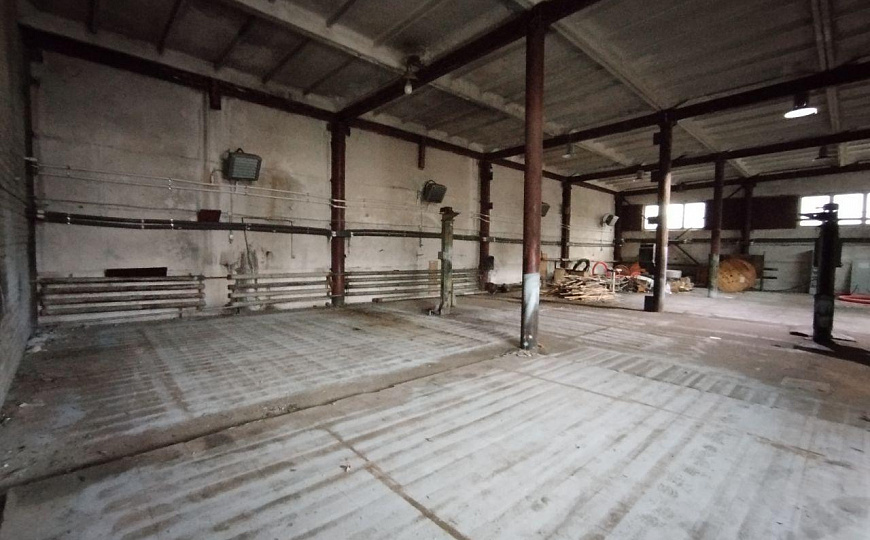 Продается 0,5 га промка с боксом 440 кв.м фото