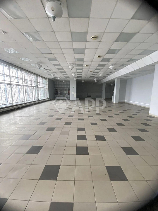 Сдам торговое помещение, 1 030 м² фото