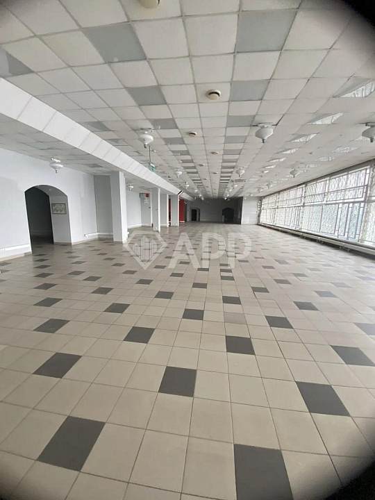 Сдам торговое помещение, 1 030 м² фото