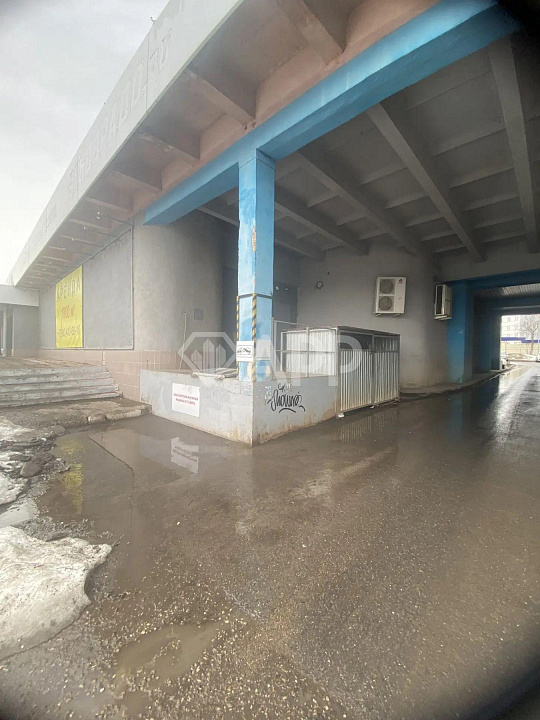 Сдам торговое помещение, 1 030 м² фото