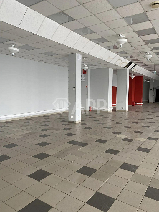 Сдам торговое помещение, 1 030 м² фото