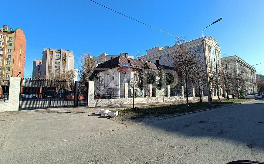 Здание 700 м2  с парковкой в центре фото