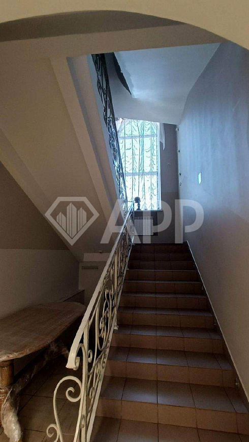 Здание 700 м2  с парковкой в центре фото