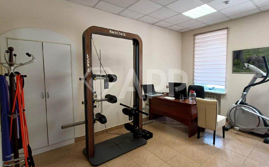 Здание 700 м2  с парковкой в центре фото