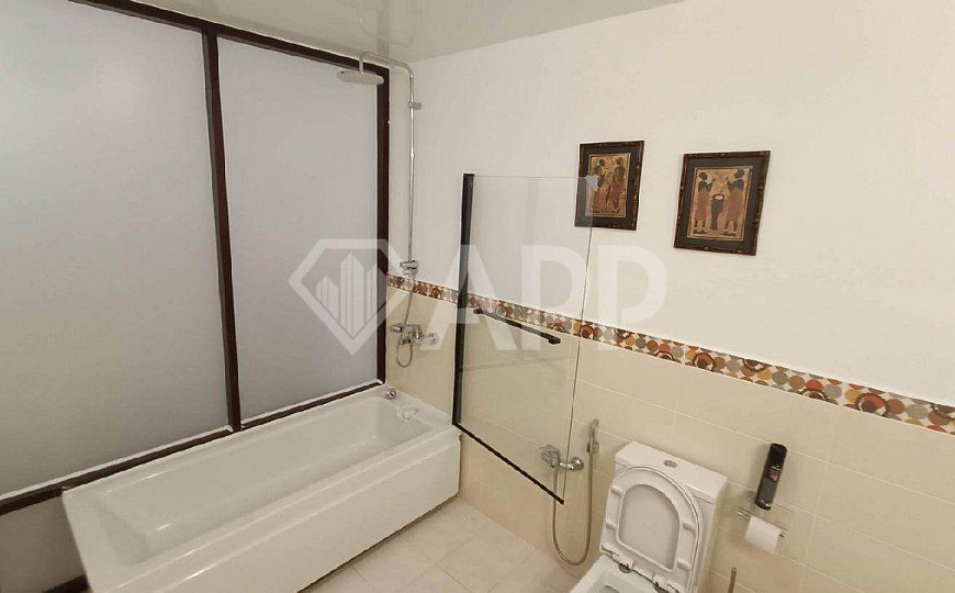 Здание 700 м2  с парковкой в центре фото