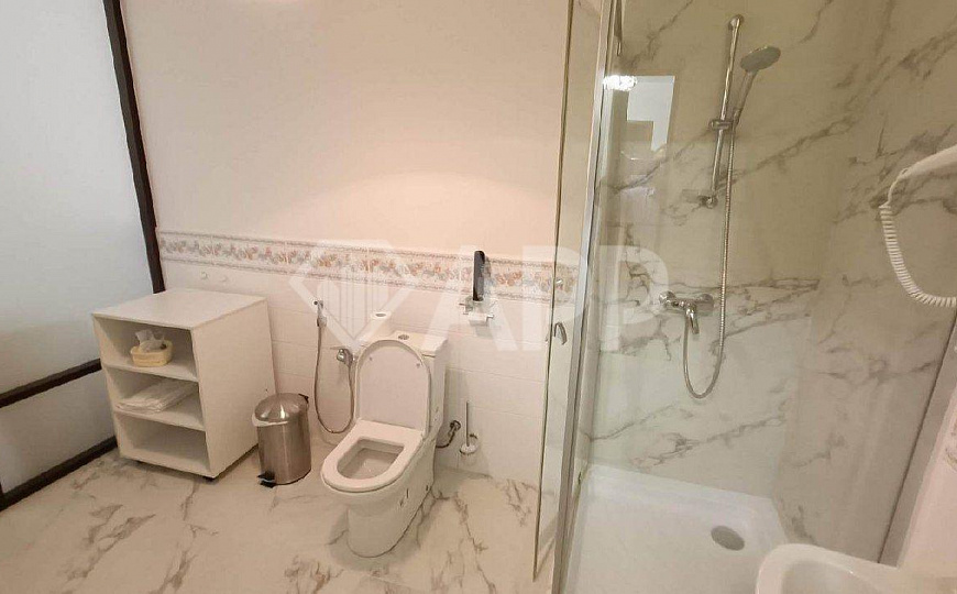 Здание 700 м2  с парковкой в центре фото