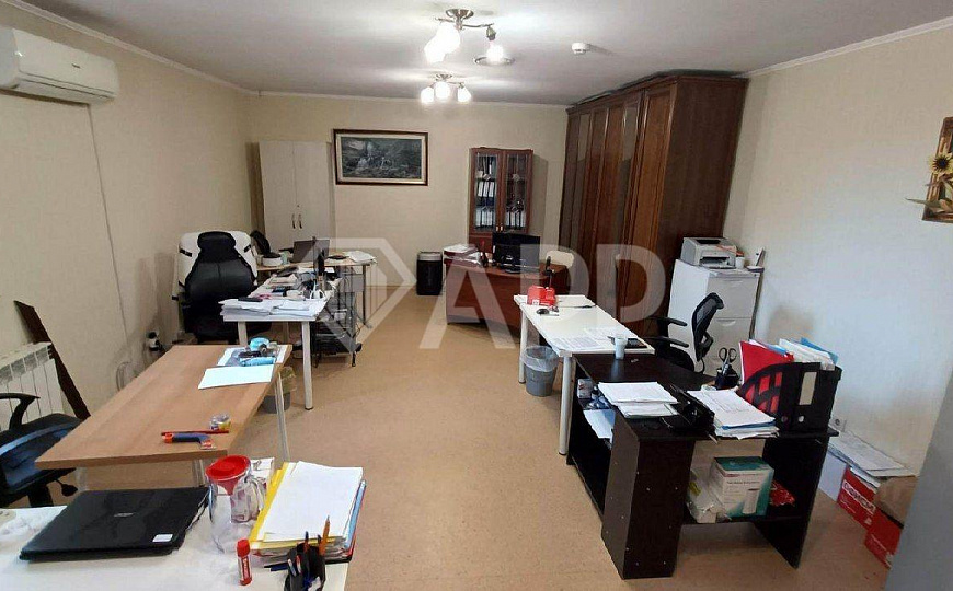 Здание 700 м2  с парковкой в центре фото