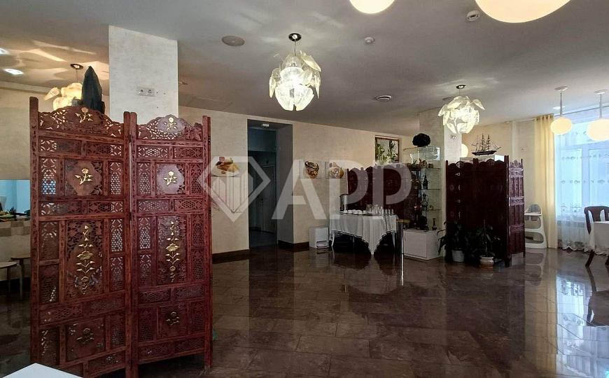 Здание 700 м2  с парковкой в центре фото