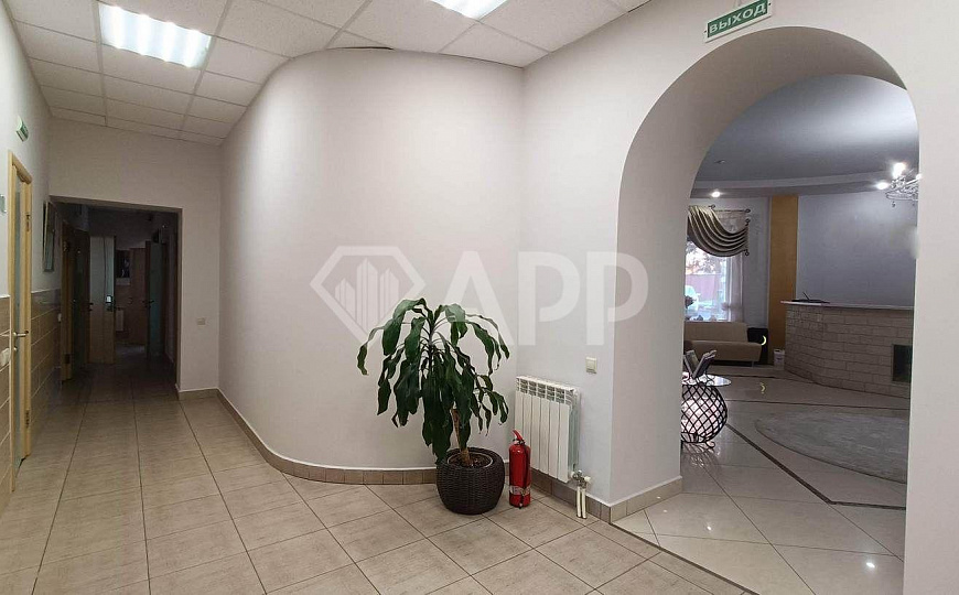 Здание 700 м2  с парковкой в центре фото