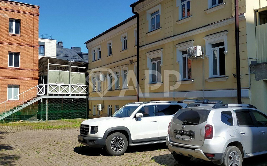 Продам здание, 909 м² с землей в центре.  фото
