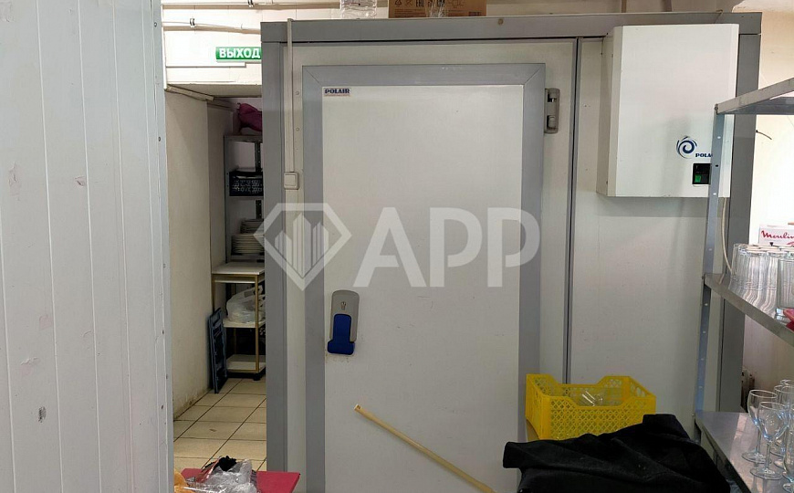 Продам здание, 909 м² с землей в центре.  фото