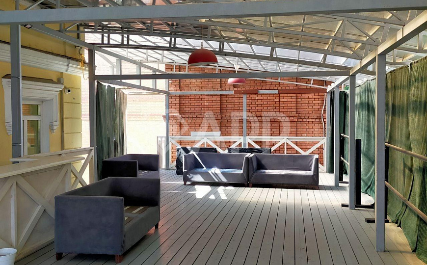 Продам здание, 909 м² с землей в центре.  фото