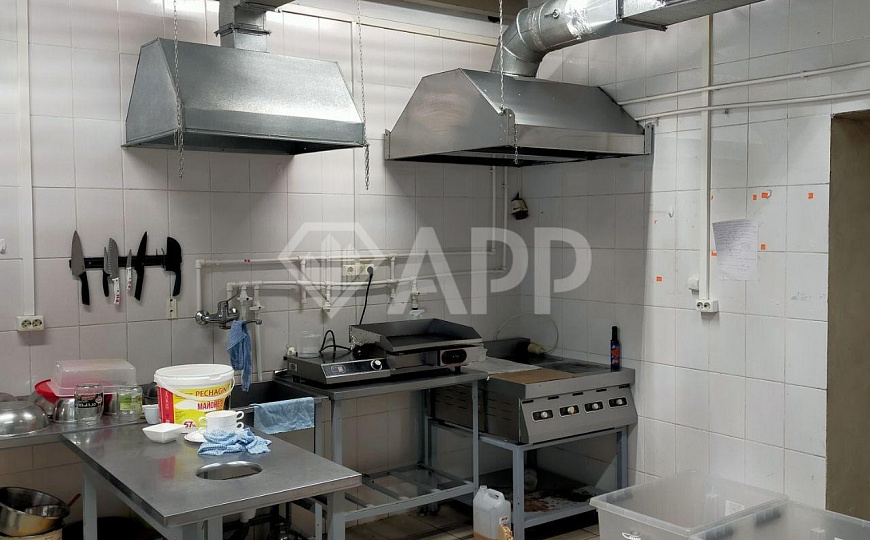 Продам здание, 909 м² с землей в центре.  фото