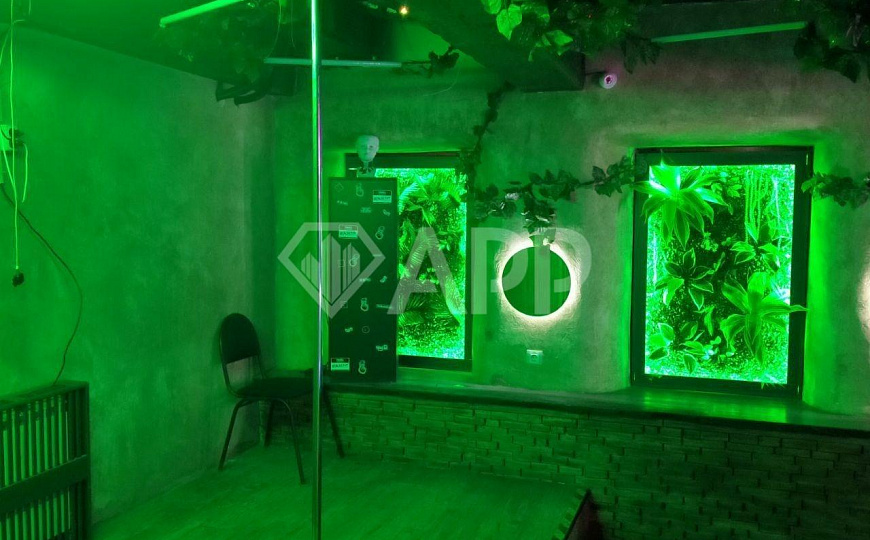 Продам здание, 909 м² с землей в центре.  фото