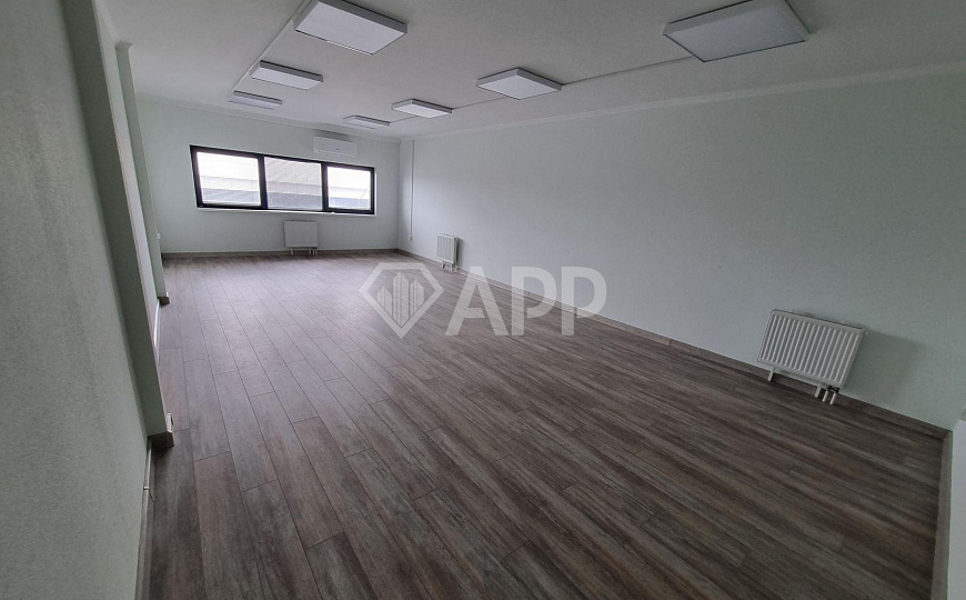 Сдаю офис 40 м² с ремонтом и парковкой фото